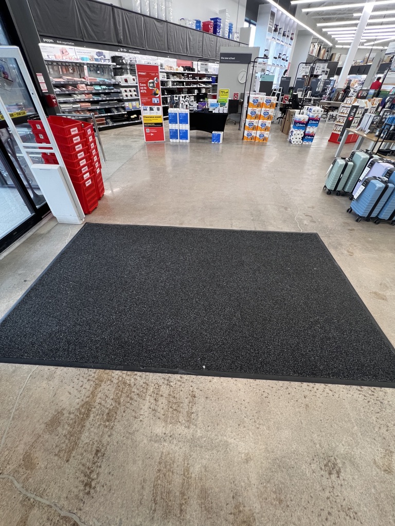 Clean entrance mat after carpet extraction, interior view